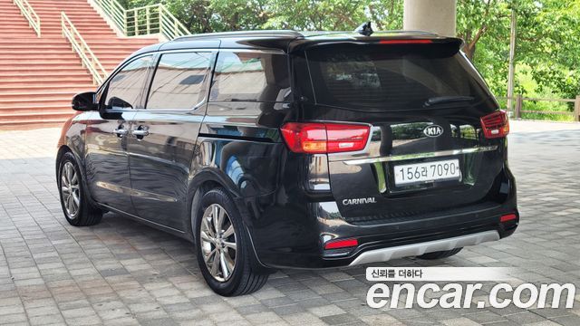 Kia Carnival — interior