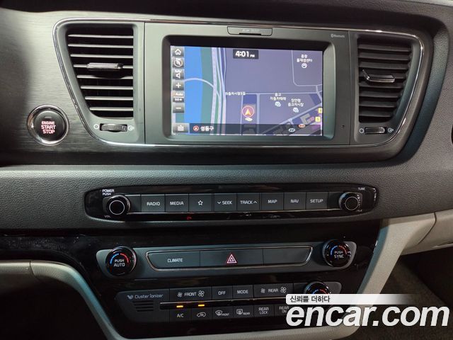 Kia Carnival — interior