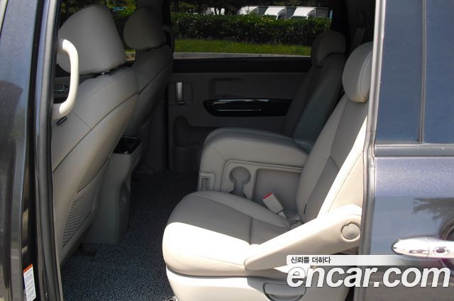 Kia Carnival — interior