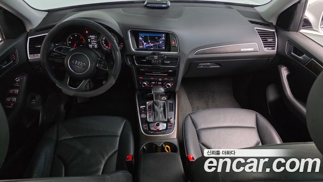 Audi Q5 — interior