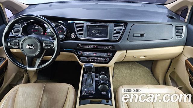Kia Carnival — interior