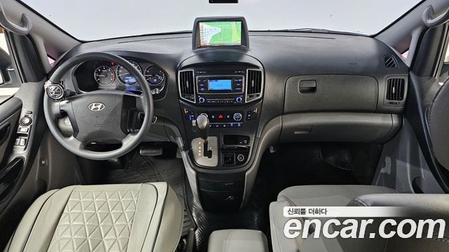 Hyundai Starex — interior