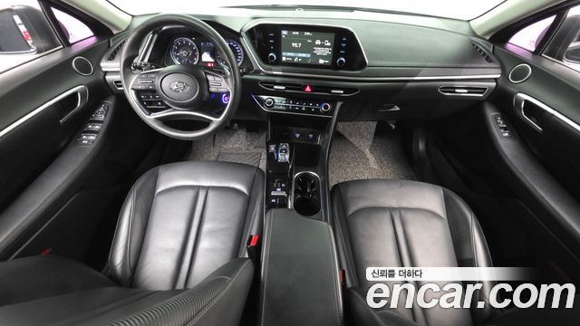 Hyundai Sonata — interior