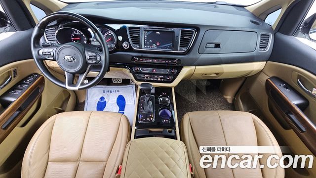 Kia Carnival — interior