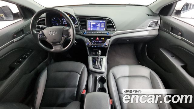 Hyundai Avante — interior