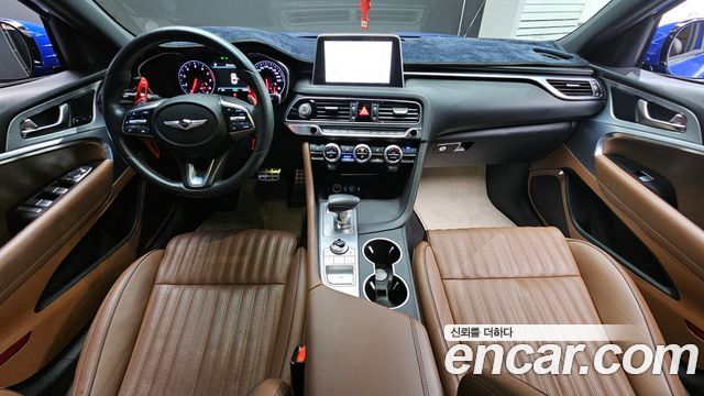 Genesis G70 — interior