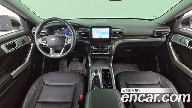 Ford Explorer — interior