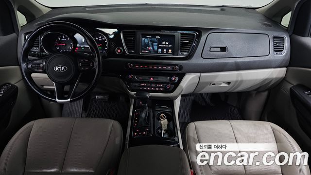 Kia Carnival — interior