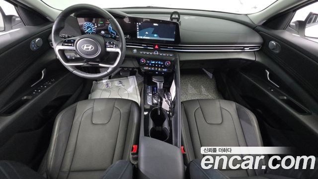 Hyundai Avante — interior