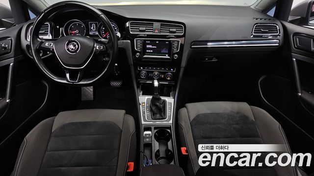 Volkswagen Golf — interior