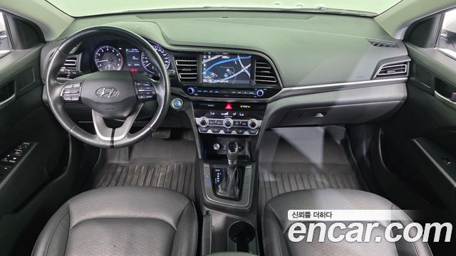 Hyundai Avante — interior
