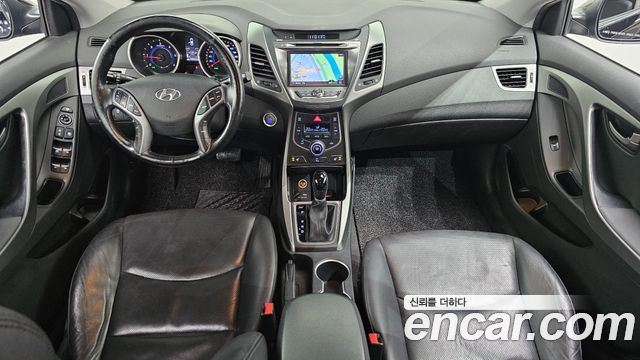 Hyundai Avante — interior
