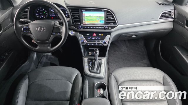 Hyundai Avante — interior