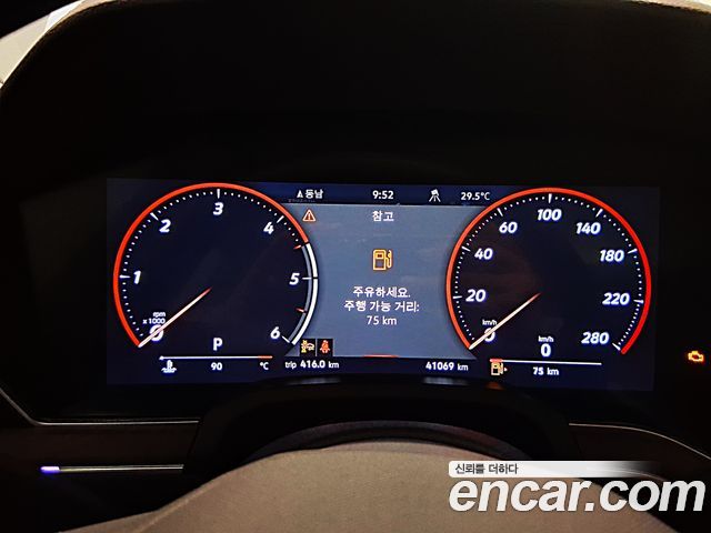 Volkswagen Touareg — interior