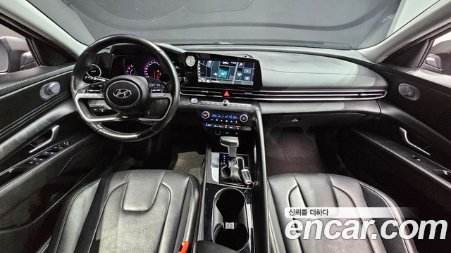 Hyundai Avante — interior