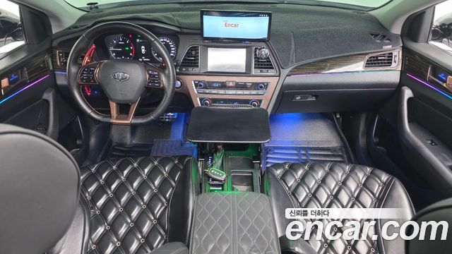 Hyundai Sonata — interior