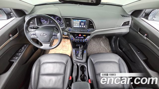 Hyundai Avante — interior