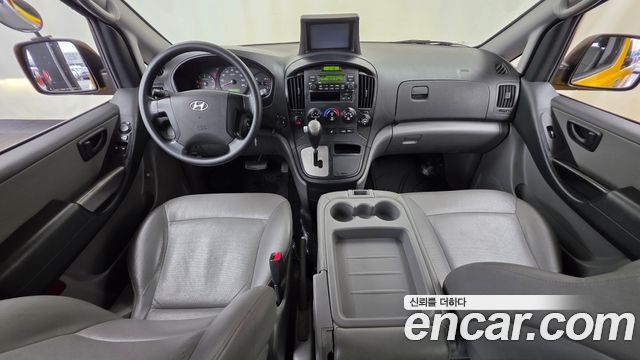 Hyundai Starex — interior