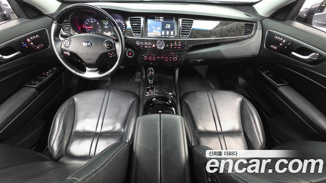 Kia K9 — interior