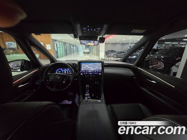 Toyota Alphard — interior
