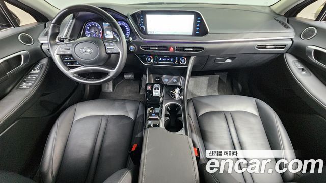Hyundai Sonata — interior