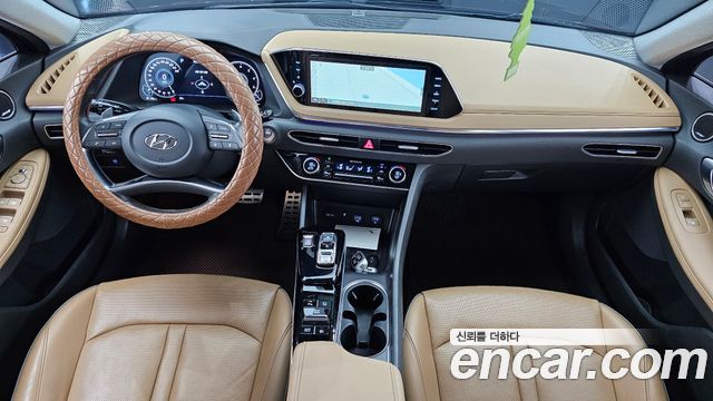 Hyundai Sonata — interior