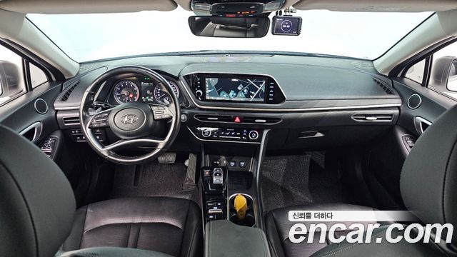 Hyundai Sonata — interior