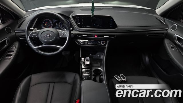 Hyundai Sonata — interior