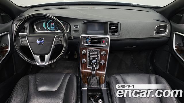 Volvo S60 — interior
