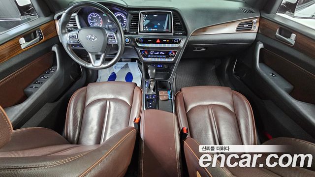 Hyundai Sonata — interior