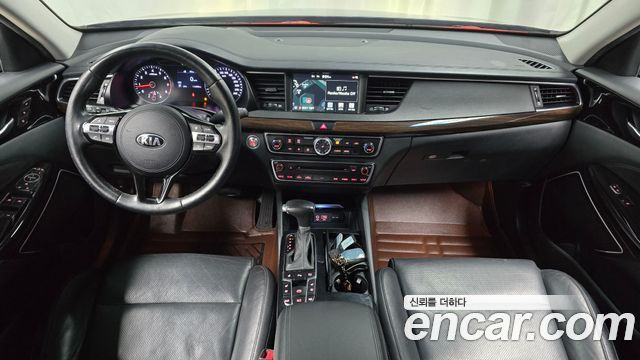 Kia K7 — interior