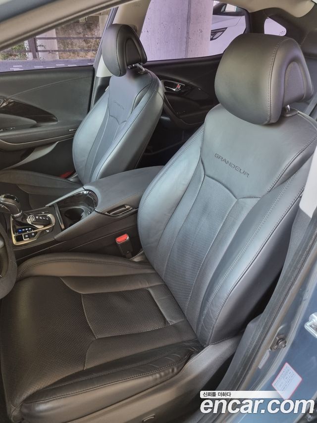 Hyundai Grandeur — interior
