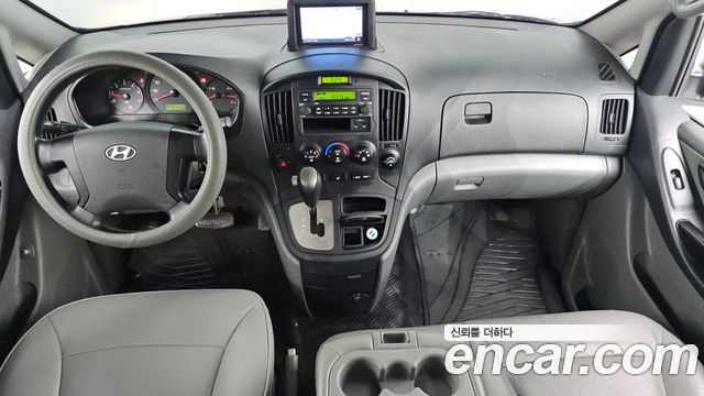 Hyundai Starex — interior