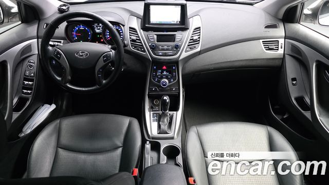 Hyundai Avante — interior