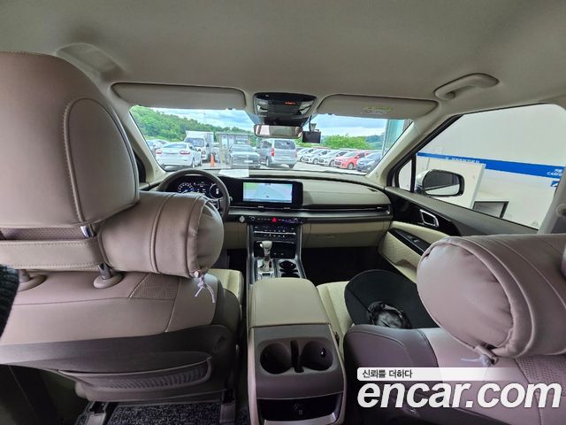 Kia Carnival — interior