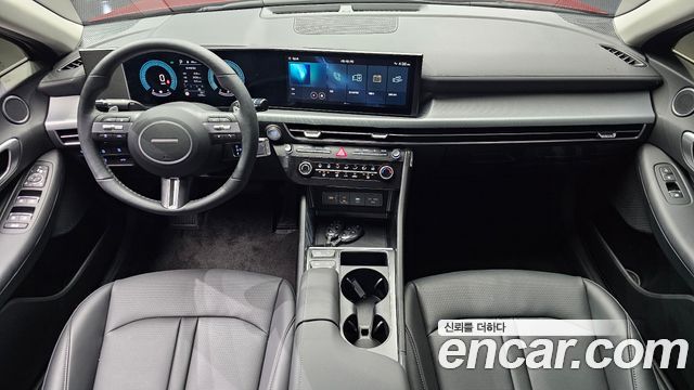 Hyundai Sonata — interior