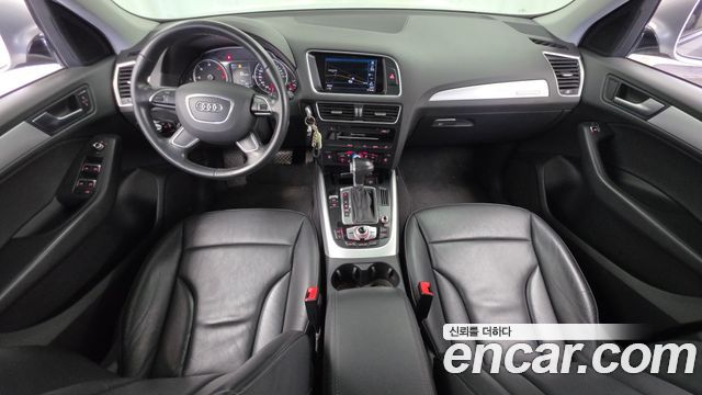 Audi Q5 — interior