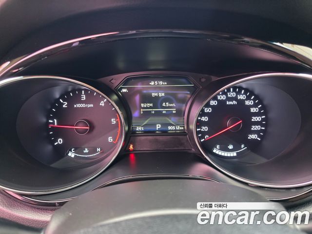 Kia Carnival — interior