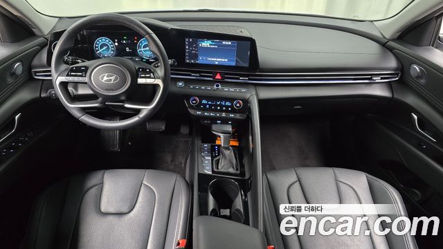 Hyundai Avante — interior