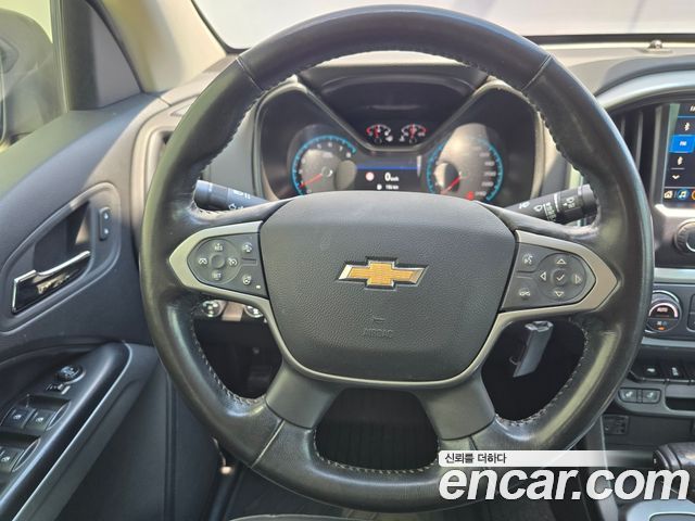 Chevrolet Korea Colorado — interior