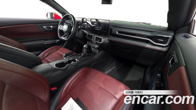 Ford Mustang — interior