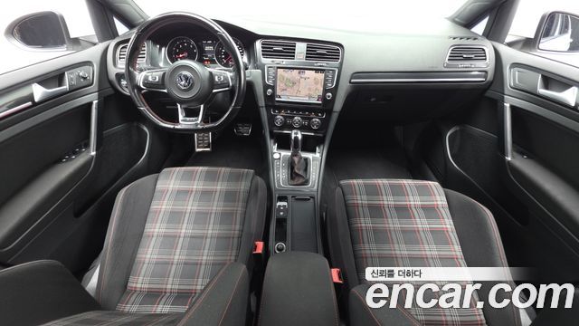 Volkswagen Golf — interior