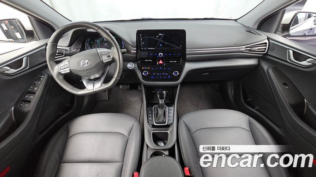 Hyundai Ioniq — interior