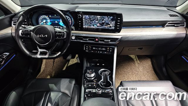 Kia K5 — interior