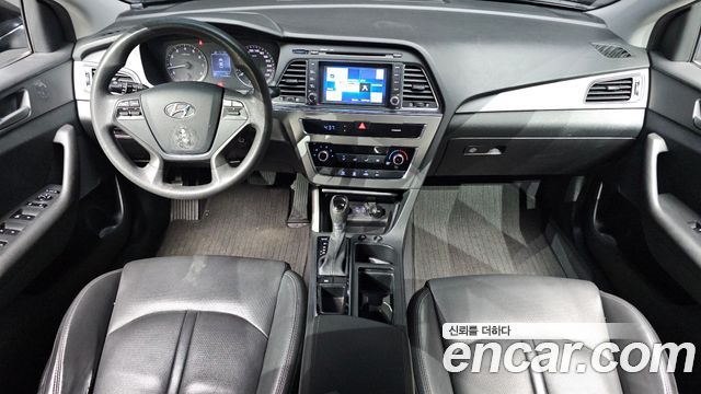 Hyundai Sonata — interior
