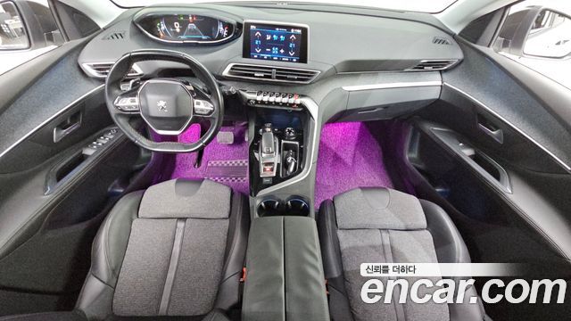 Peugeot 5008 — interior