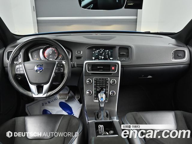Volvo S60 — interior