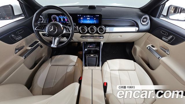 Mercedes-Benz GLB-Class — interior