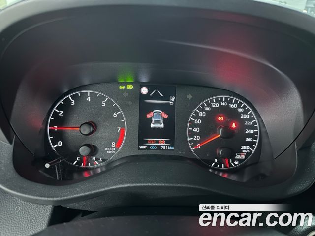 Toyota Yaris — interior