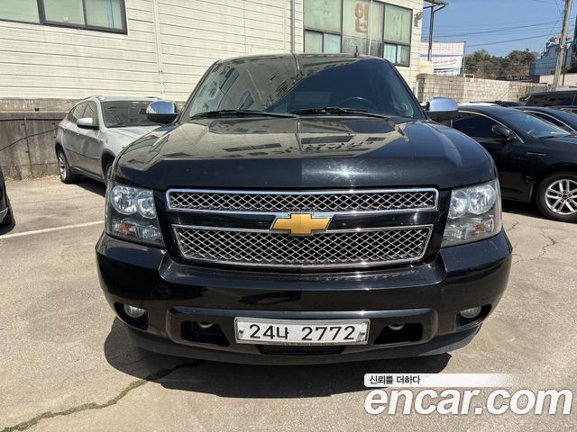Chevrolet Suburban Van